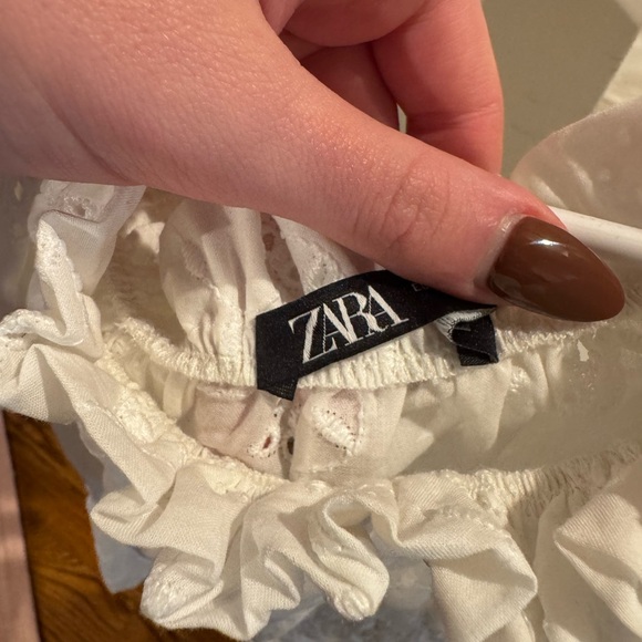 Zara White Dressy Shirt Size Medium (off the shoulder) - Picture 3 of 4